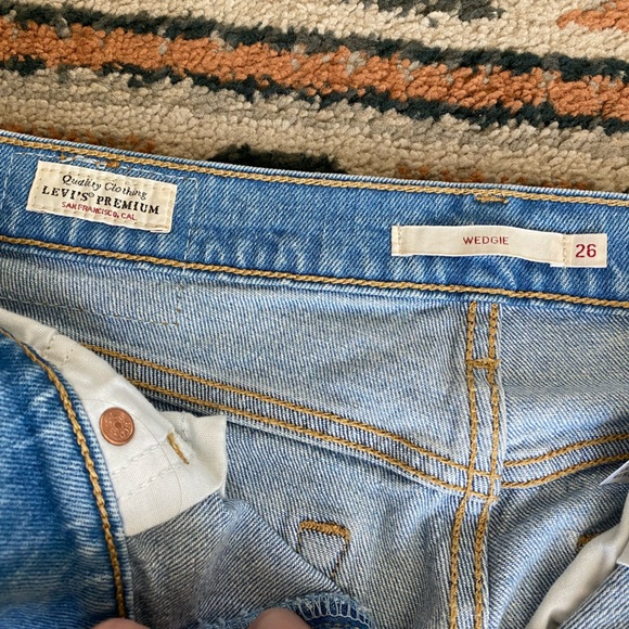 Levi’s Wedgie Jeans - Picture 3 of 4